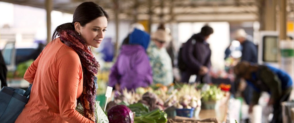 Woman at the market buying grosseries